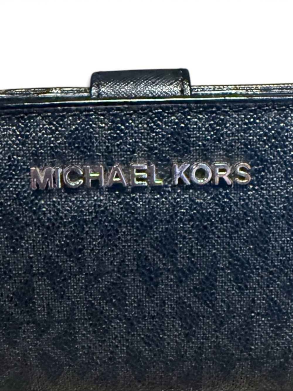 🖤Michael Kors Black Textured Leather Zip
Wallet Snap Closure ID Holder🖤 - Picture 6 of 6